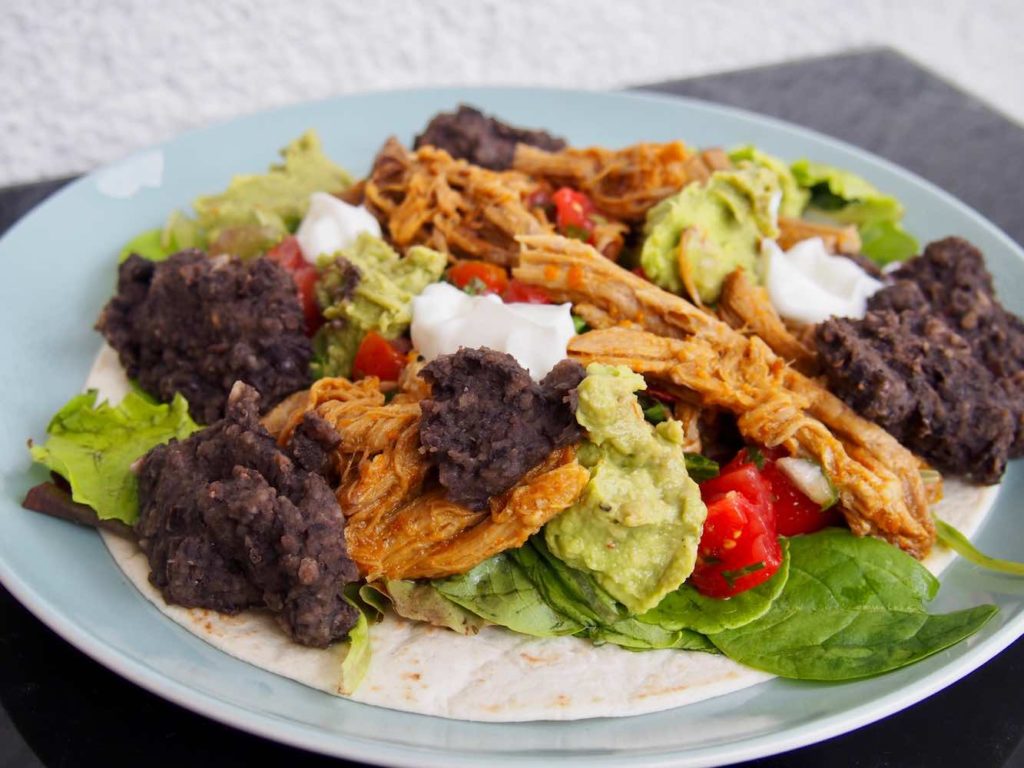 Pulled Pork in Taco-Salad-Bowl