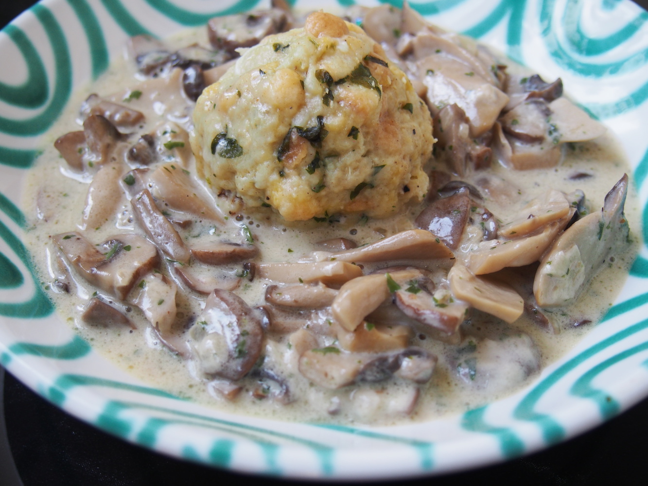 Semmelknödel mit Schwammerlsauce - Nudel und Strudel - Comfort Food