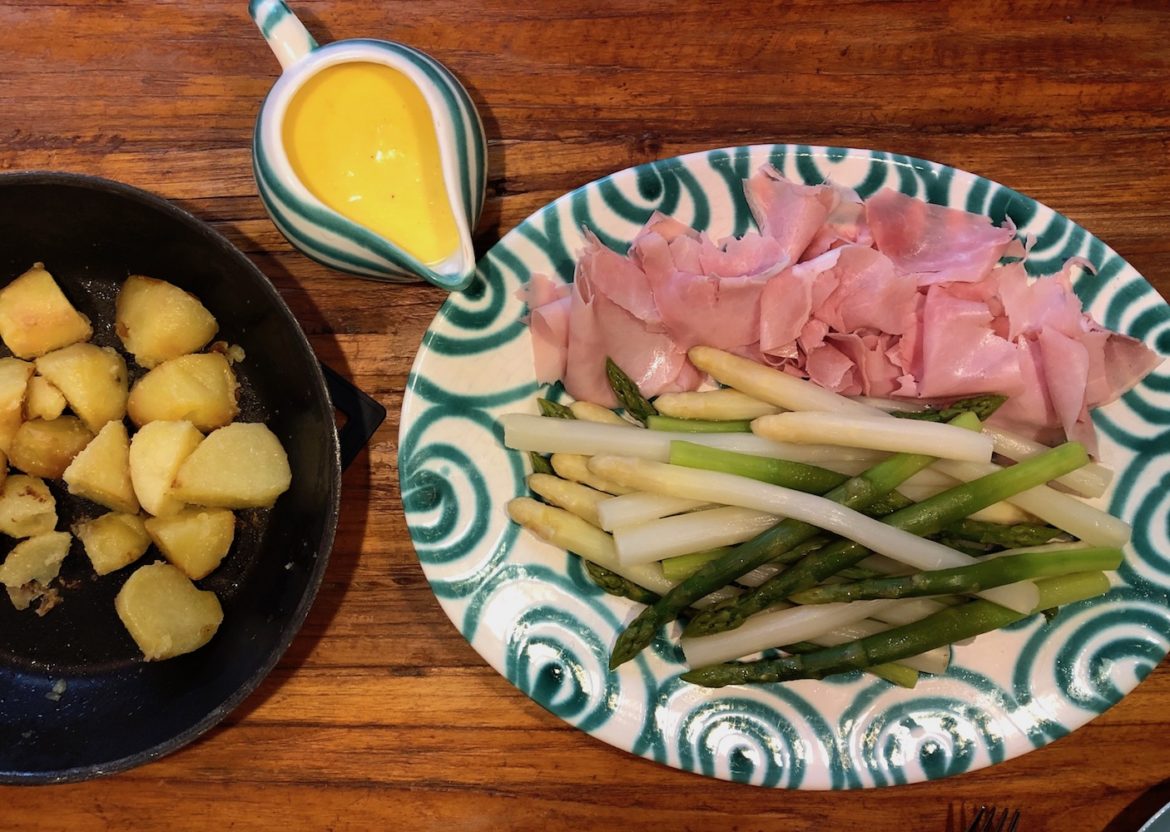 Spargel mit Sauce Hollandaise