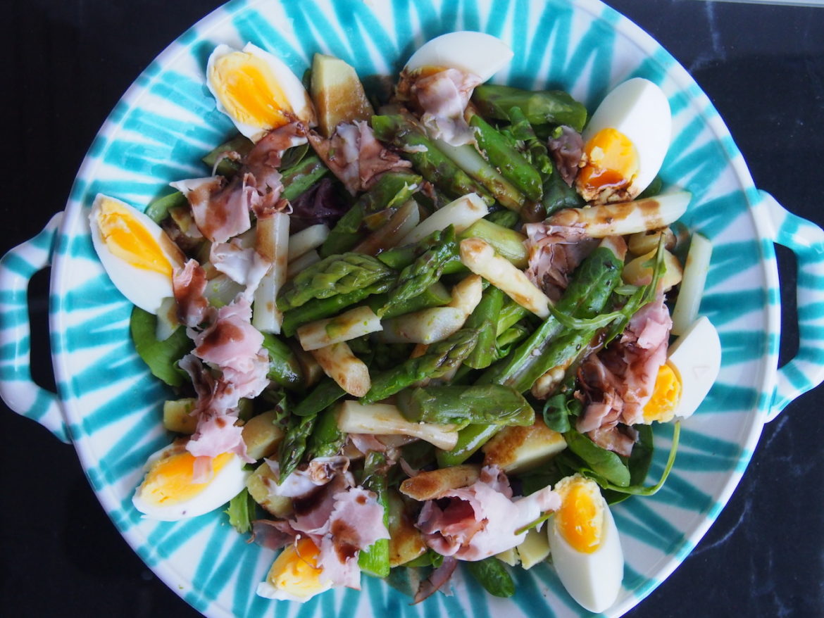 Spargelsalat mit Schinken & Ei