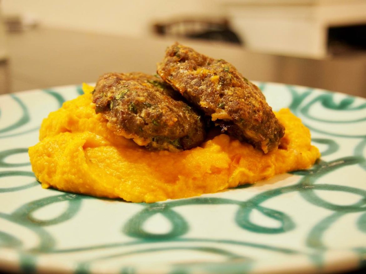 Fleischlaibchen mit Kürbispüree