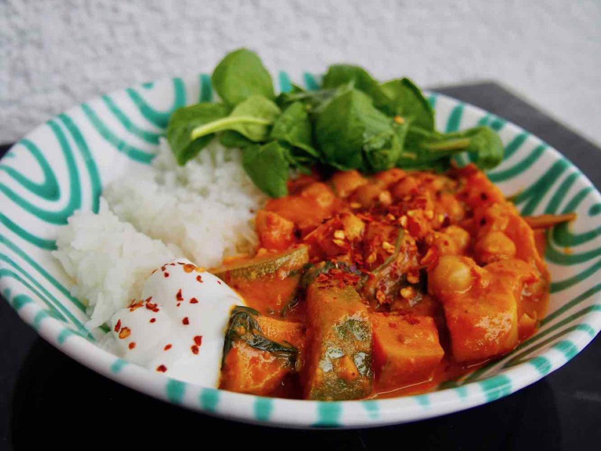 Curry mit Süßkartoffel Zucchini Kichererbsen