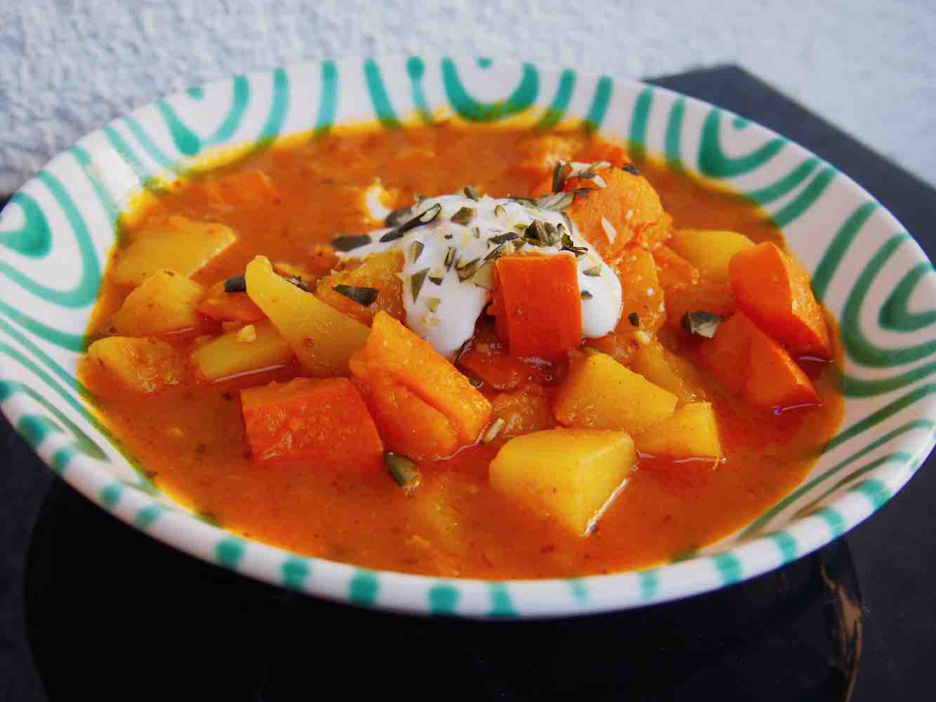 Kürbis-Kartoffel-Gulasch - Nudel und Strudel - Comfort Food