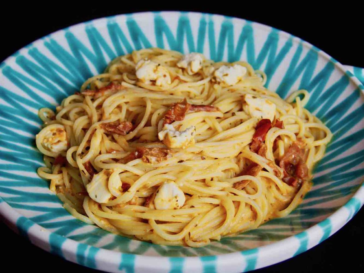 Pasta mit Feta und Tomaten
