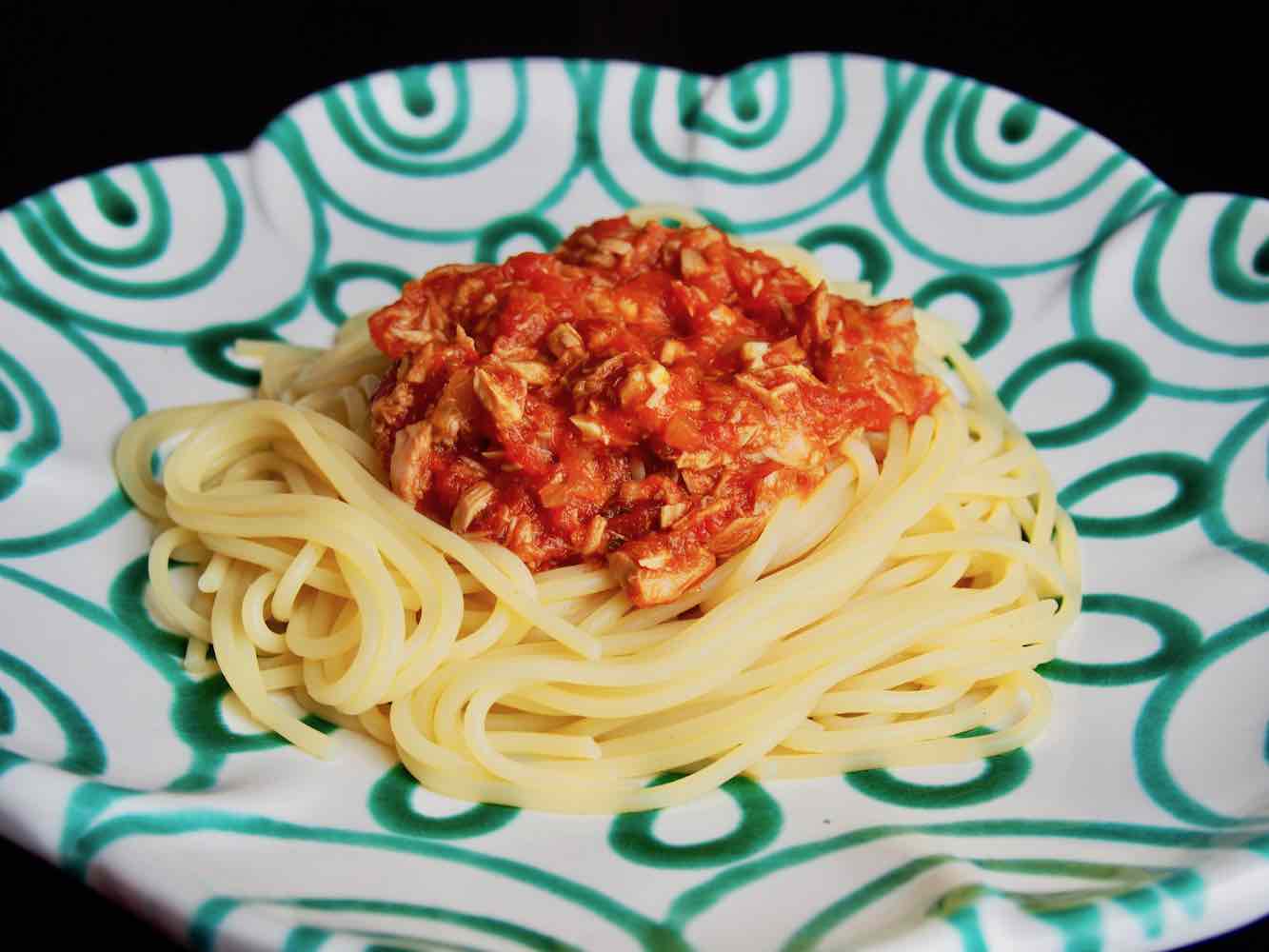 Pasta mit Thunfisch-Tomaten-Sauce - Nudel und Strudel