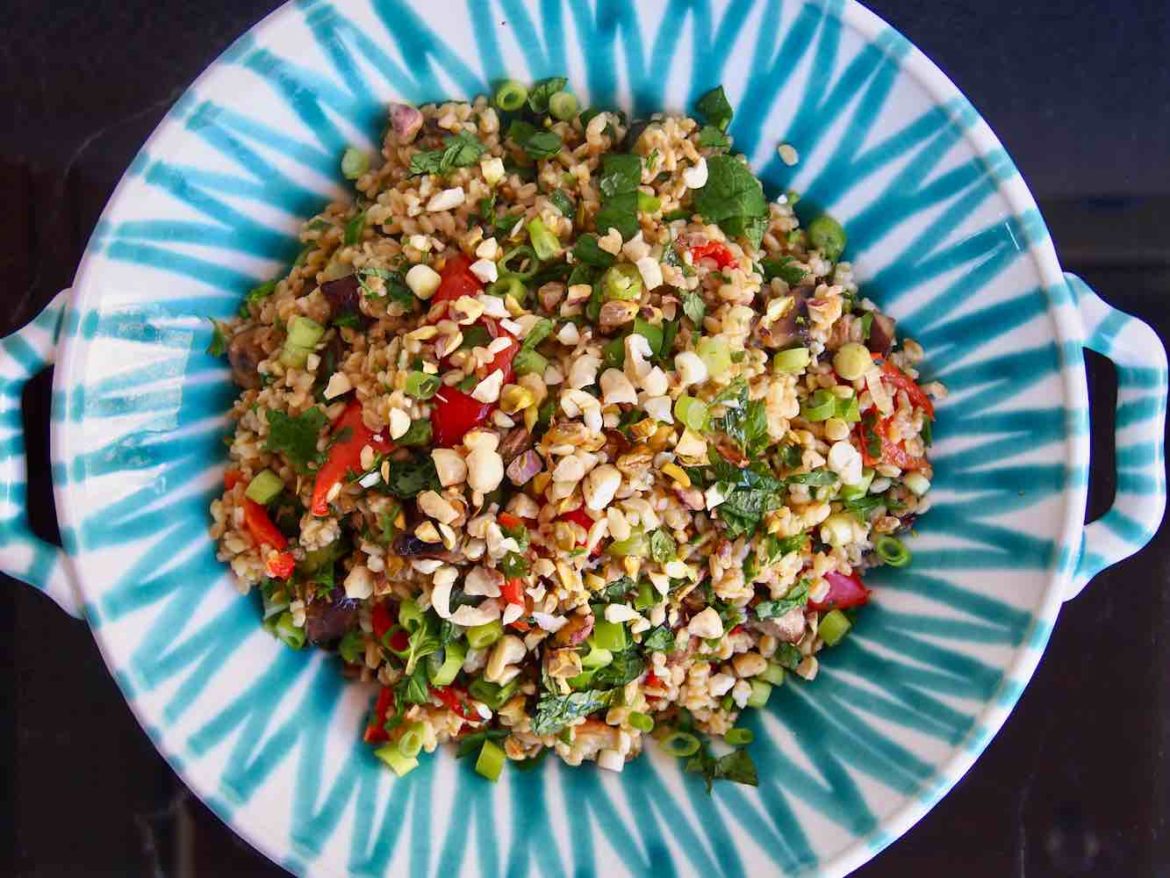 Einkornreissalat mit Ofengemüse und Kräutern