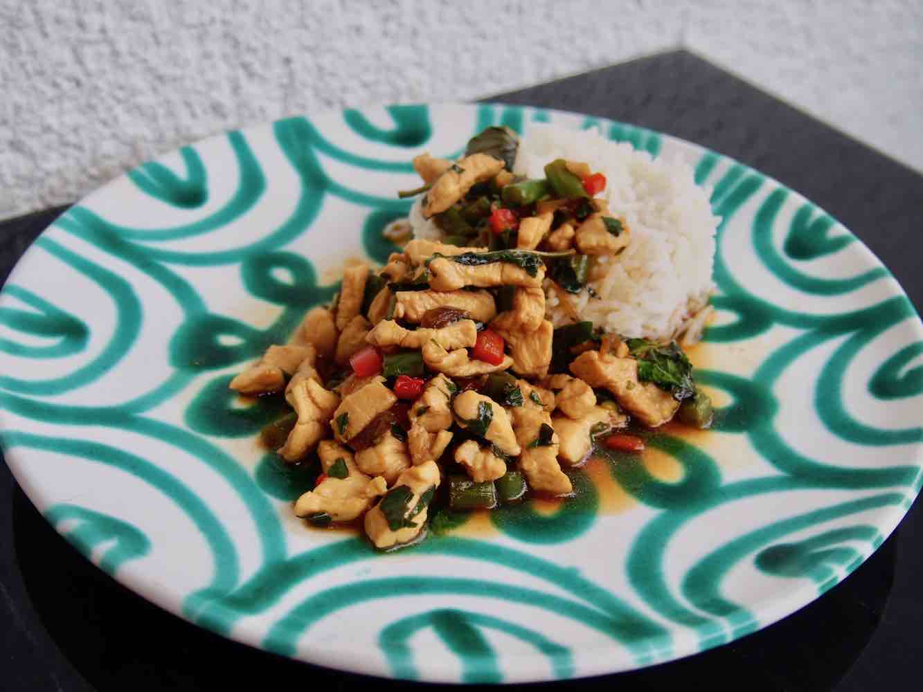 Hühnchen mit Thai-Basilikum - Nudel und Strudel - Comfort Food