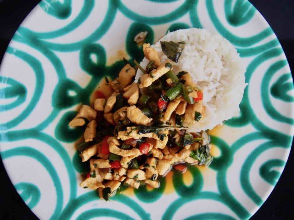 Hühnchen mit Thai-Basilikum - Nudel und Strudel - Comfort Food