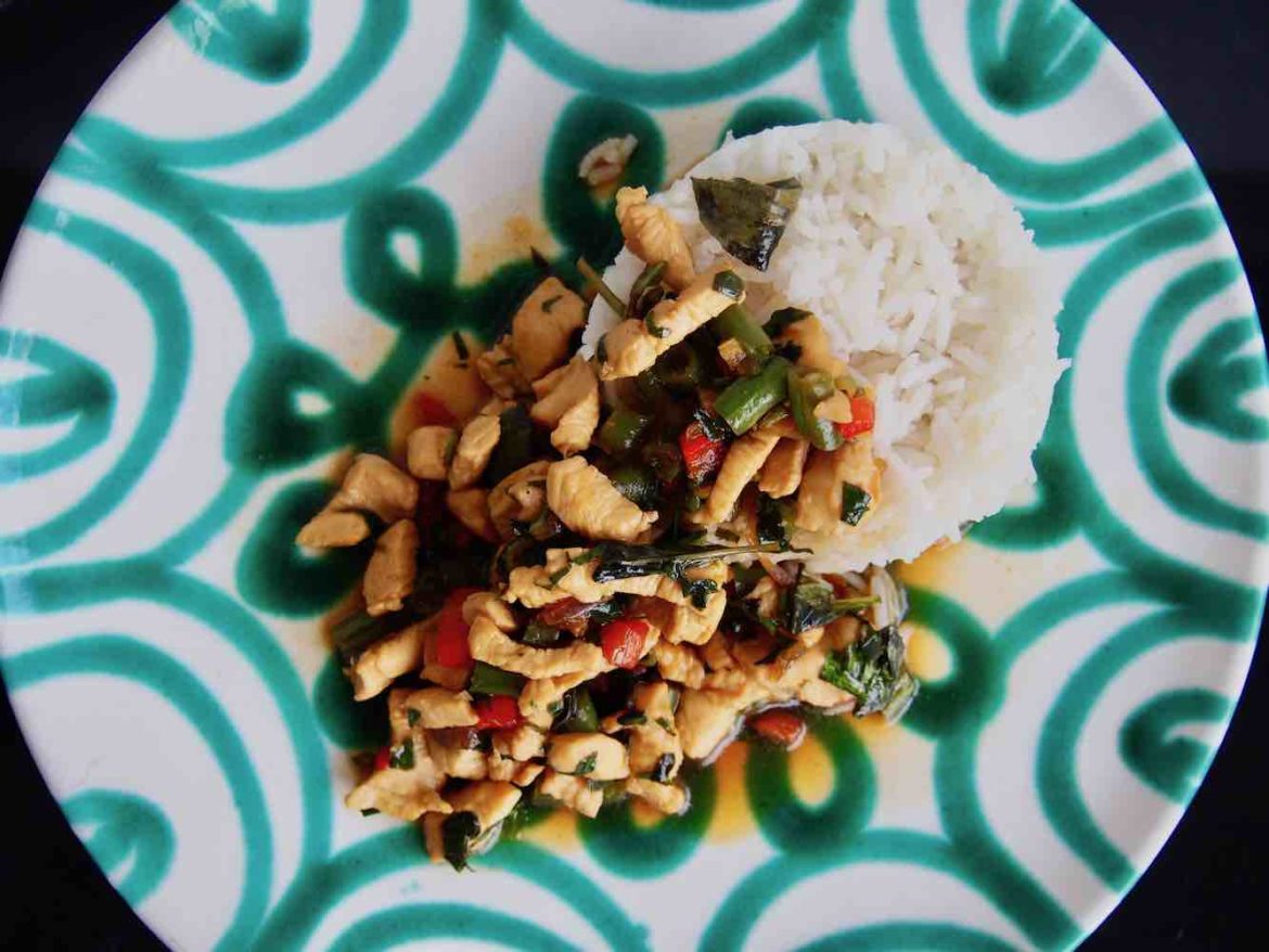 Hühnchen mit Thai-Basilikum