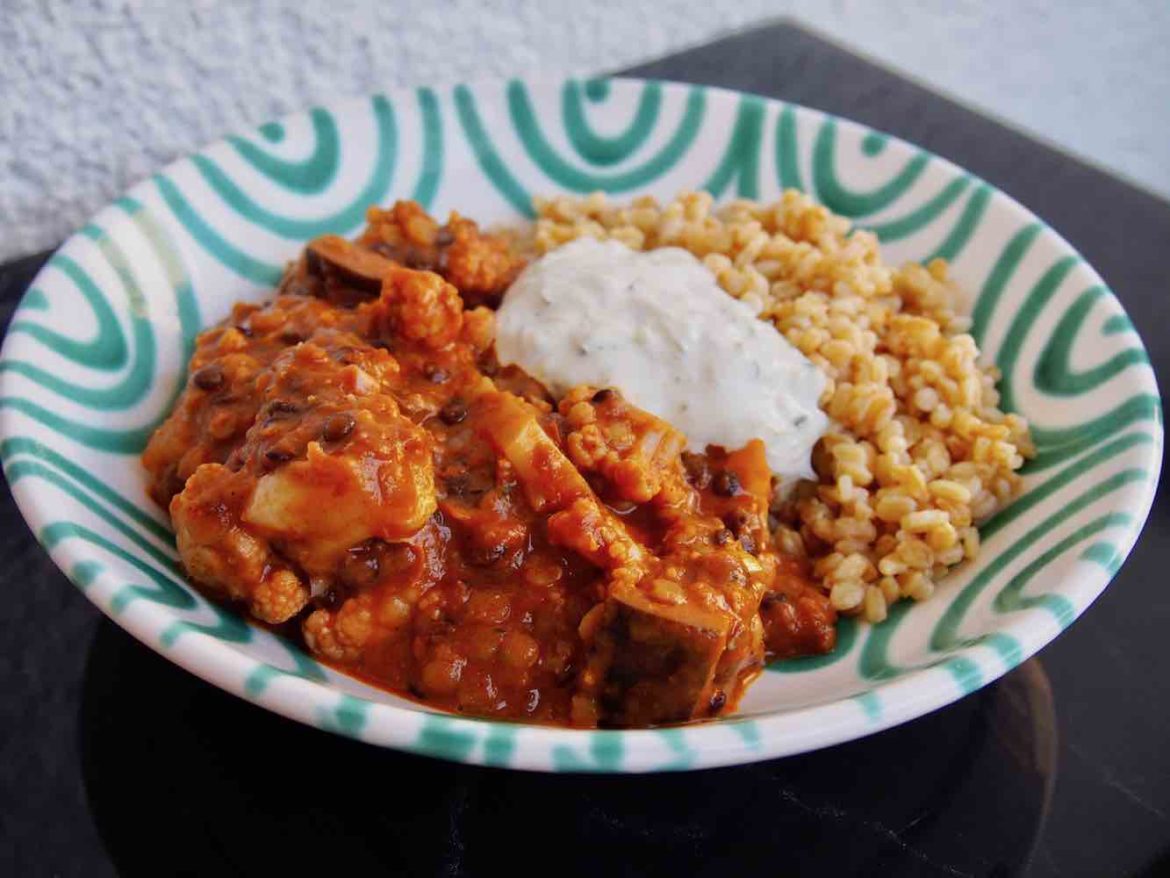 Kokos Tomaten Dal mit Gemüse