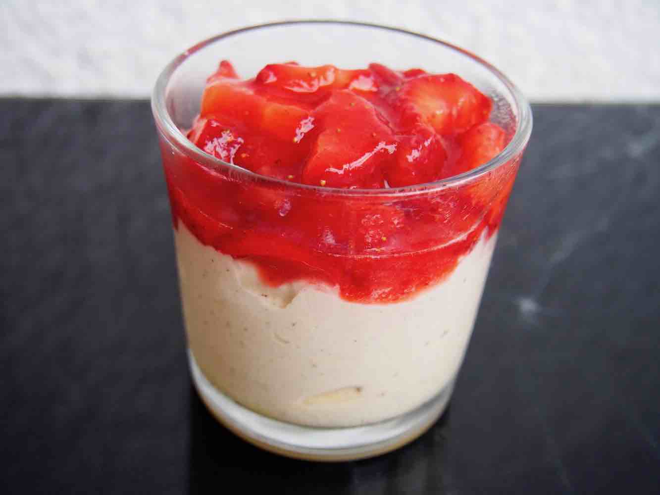 Vanillemousse mit Erdbeeren - Nudel und Strudel - Comfort Food