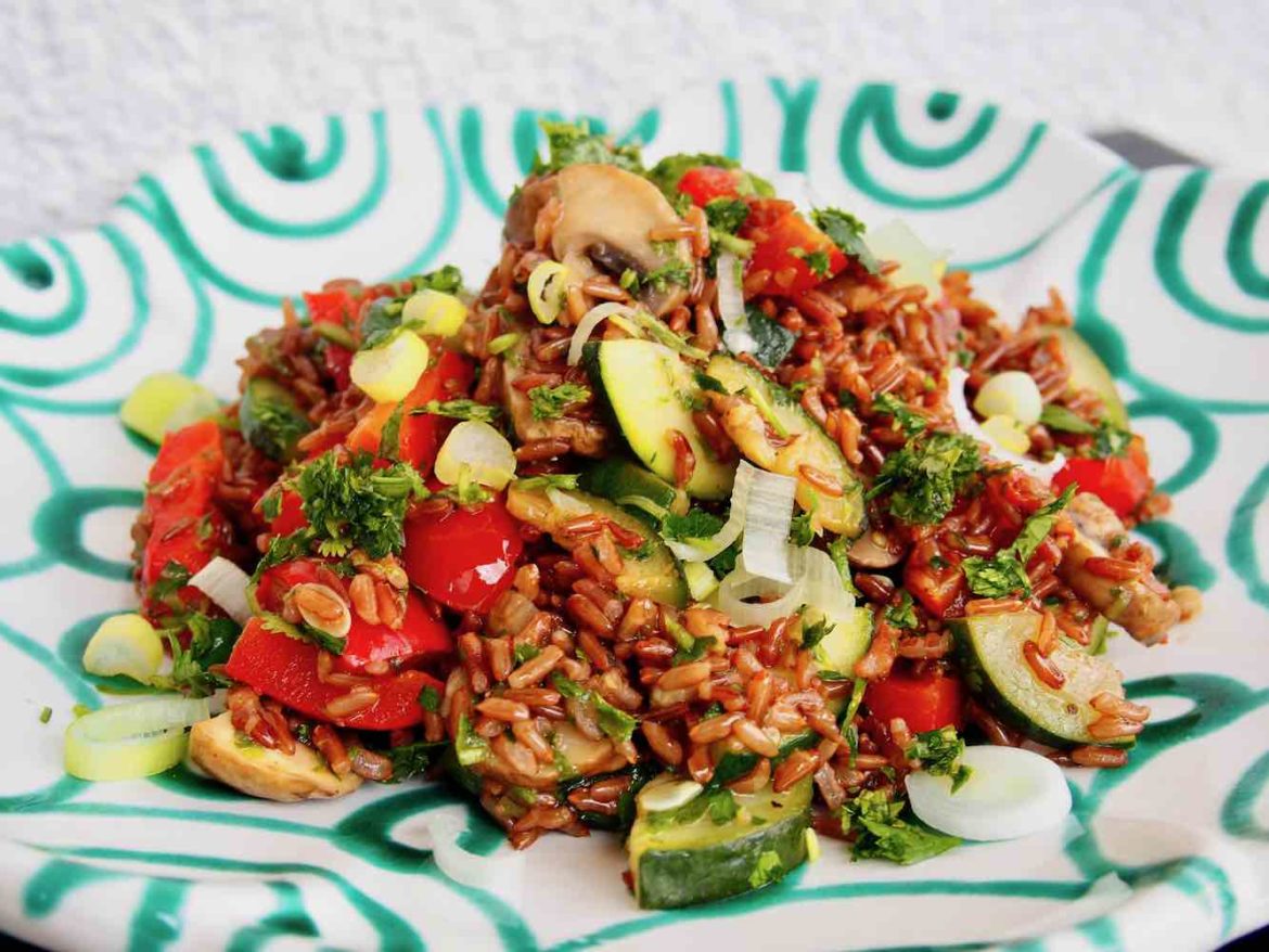 Reissalat mit Gemüse - Nudel und Strudel - Comfort Food