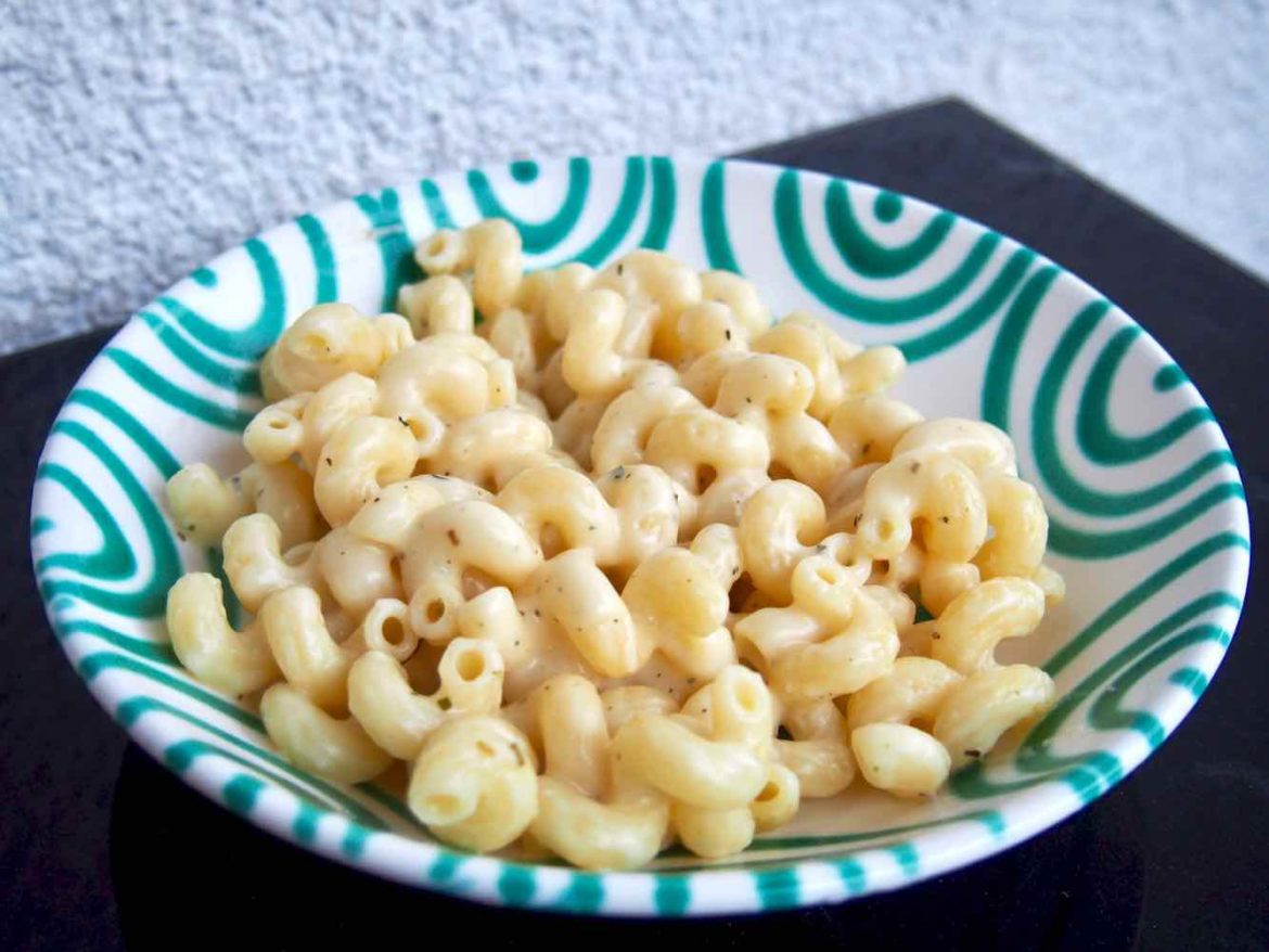 Pasta mit Käse-Kräuter-Sauce