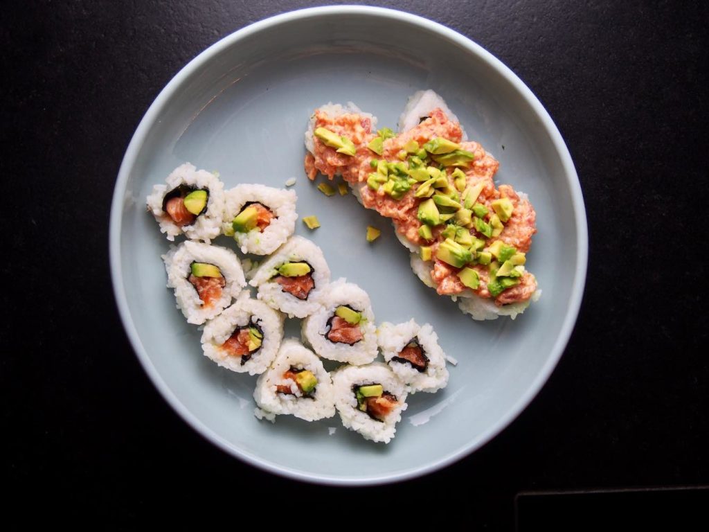 Spicy Tuna und Saiblings-Avo Maki