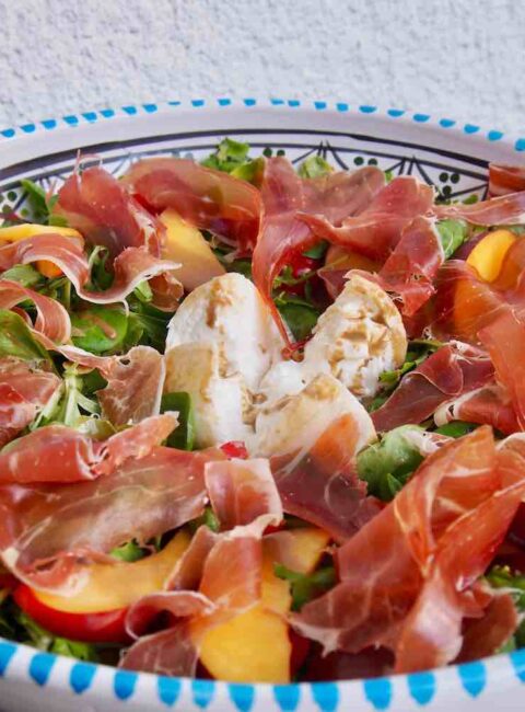 Sommersalat mit Burrata und Nektarinen- Nudel und Strudel - Comfort Food
