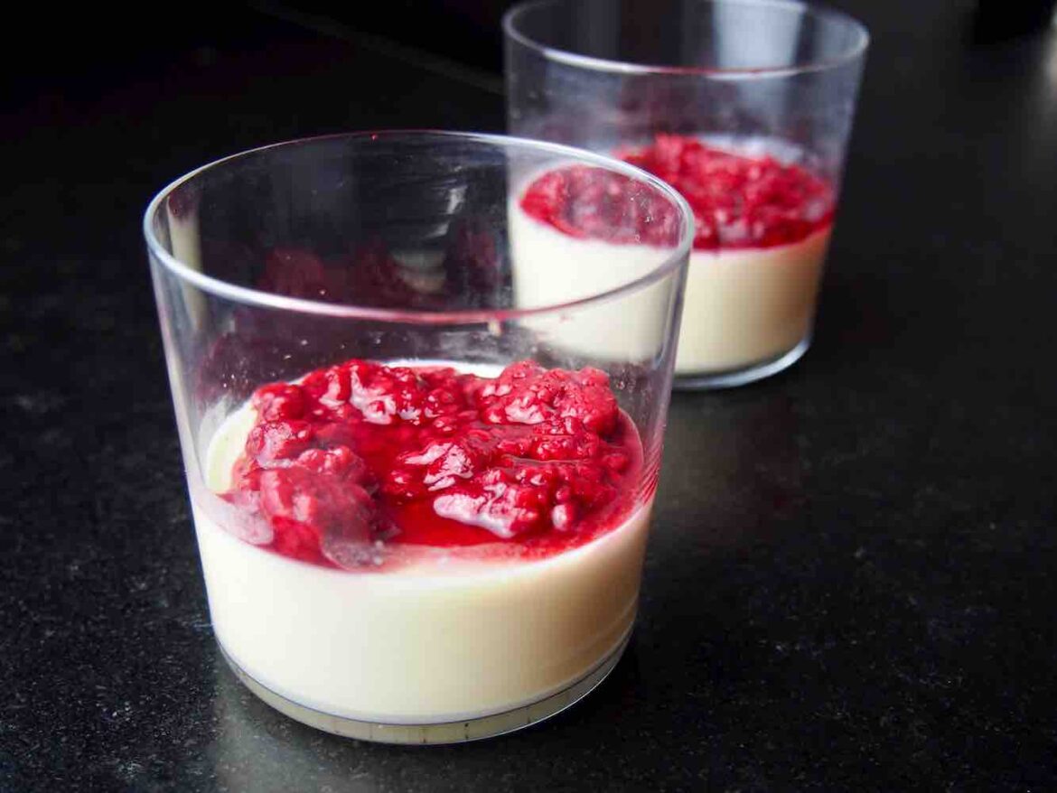 Panna Cotta mit Himbeeren