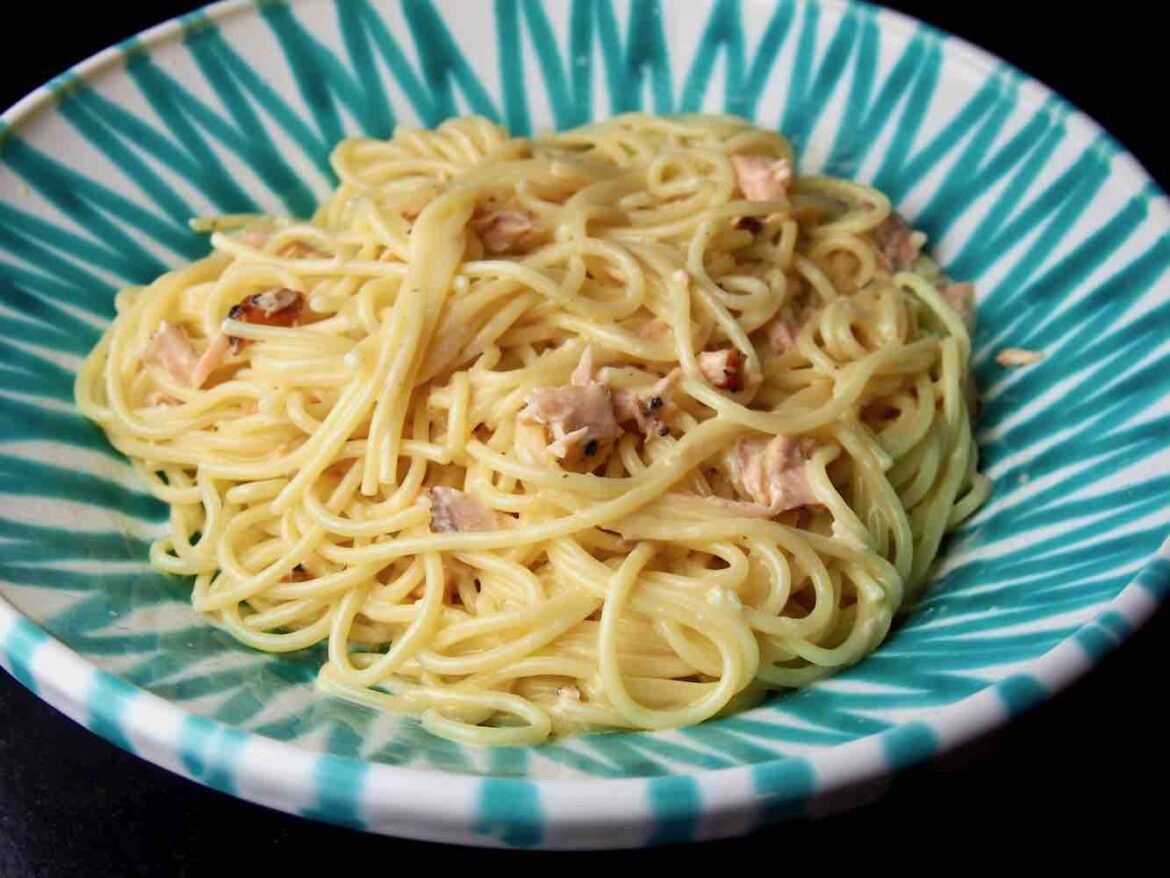 Spaghetti mit Lachs-Obers-Sauce