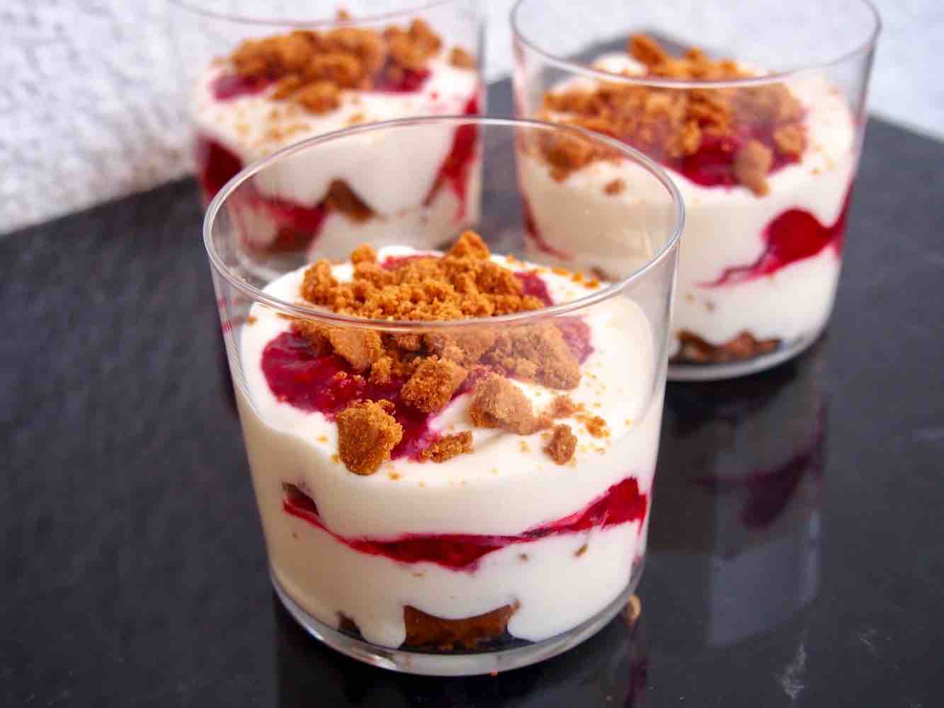 Vanillecreme mit Himbeeren - Nudel und Strudel