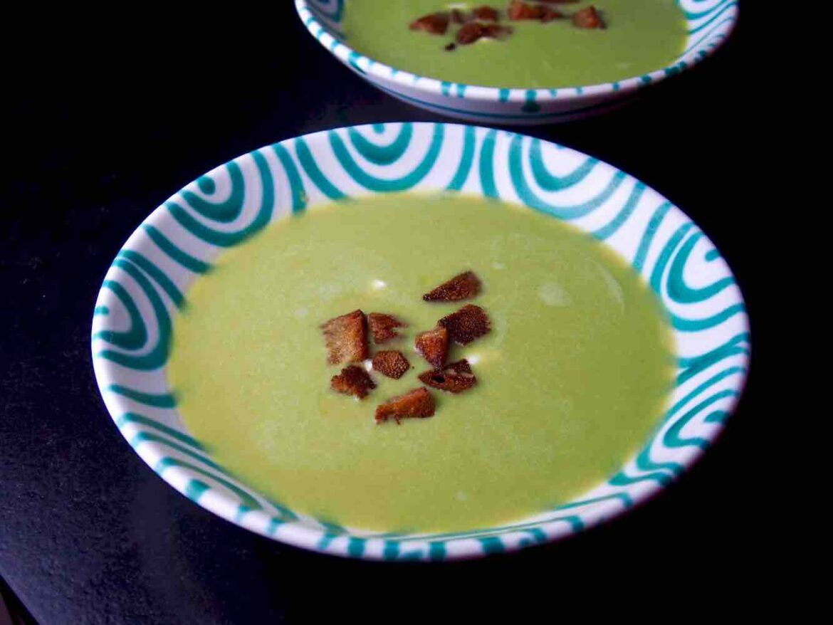 Bärlauchcremesuppe mit Croutons