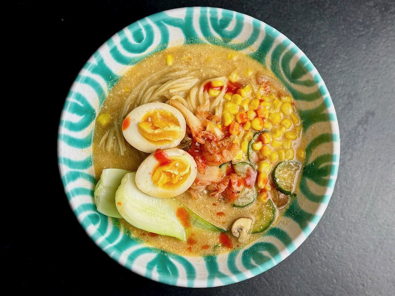 Schnelle Ramen Suppe mit Gemüse