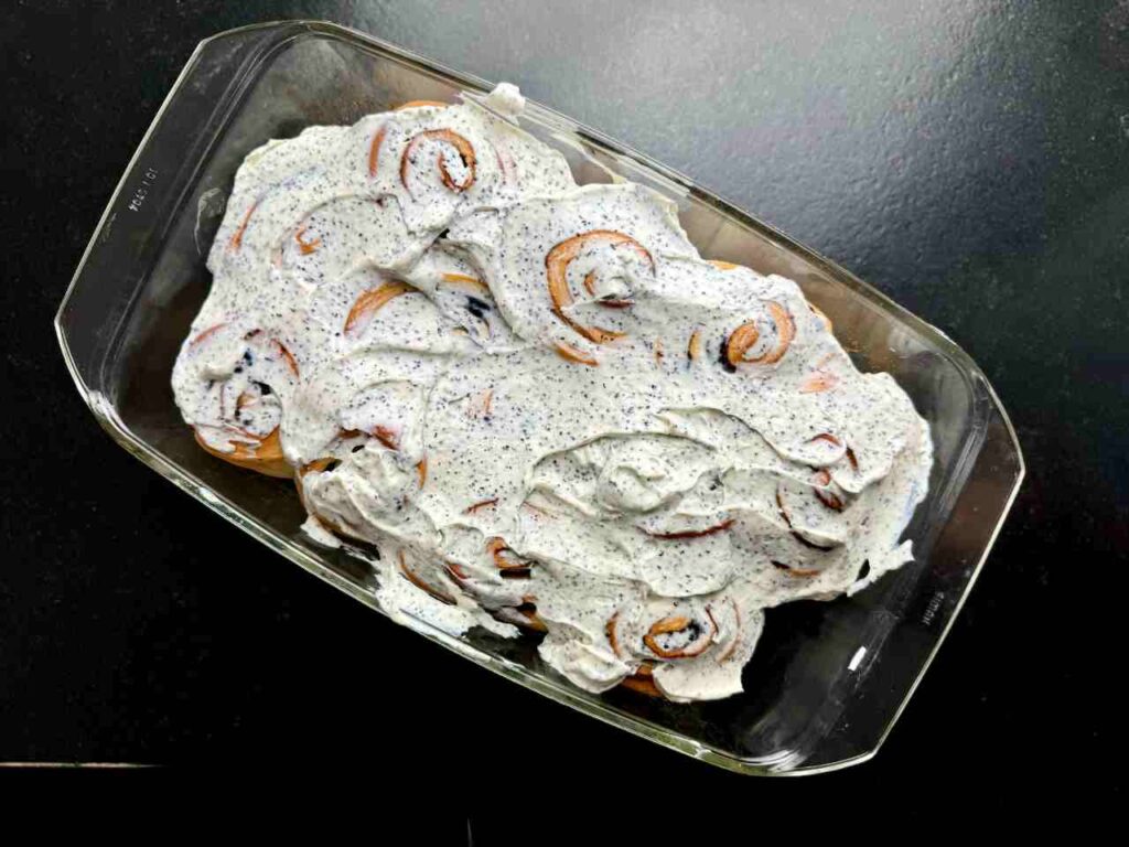 Powidlschnecken mit Ricotta-Mohn-Creme